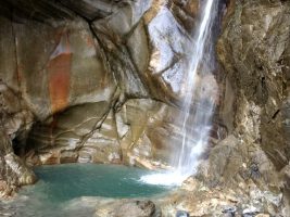 Waterfall below Timang